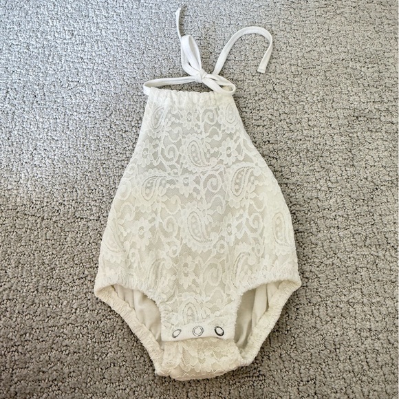 Bailey’s Blossoms Drake Halter Romper White Lace Baby Size 3-6 Months NWT - Picture 4 of 8
